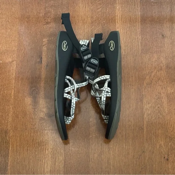 Chacos Grey and White Women's Sandals Size 7 - Picture 8 of 13